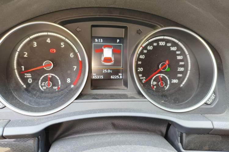 Used Volkswagen Scirocco 2015 2.0 TSI Luxury Edition Odometer Close Up