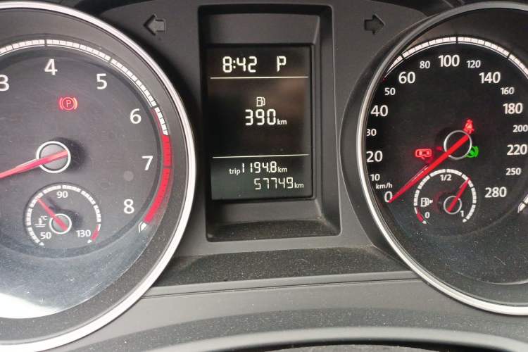 Used Volkswagen Scirocco 2015 1.4TSI Fashion Edition Odometer Close Up