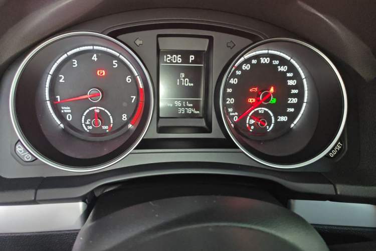Used Volkswagen Scirocco 2015 1.4TSI Fashion Edition Odometer Close Up