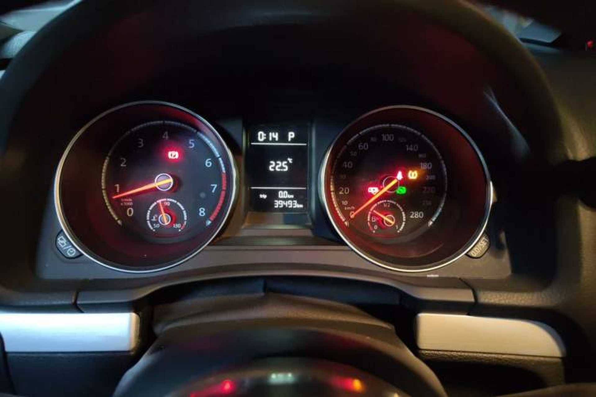 Used Volkswagen Scirocco 2015 1.4TSI Fashion Edition Odometer Close Up