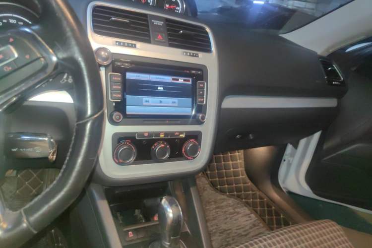 Used Volkswagen Scirocco 2015 1.4TSI Comfort Edition Audio And AC Panel