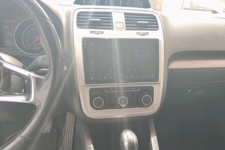 Used Volkswagen Scirocco 2015 1.4TSI Fashion Edition Audio And AC Panel