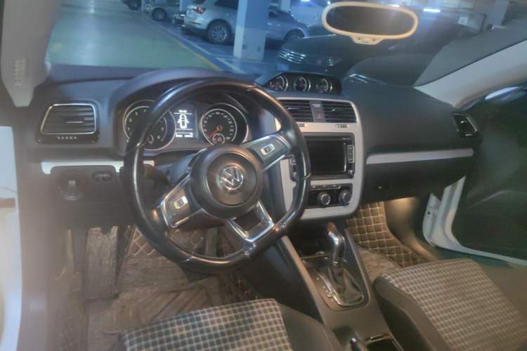 Used Volkswagen Scirocco 2015 1.4TSI Comfort Edition Center Console