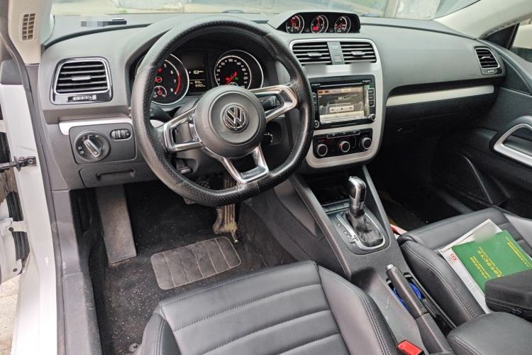 Used Volkswagen Scirocco 2015 1.4TSI Fashion Edition Center Console