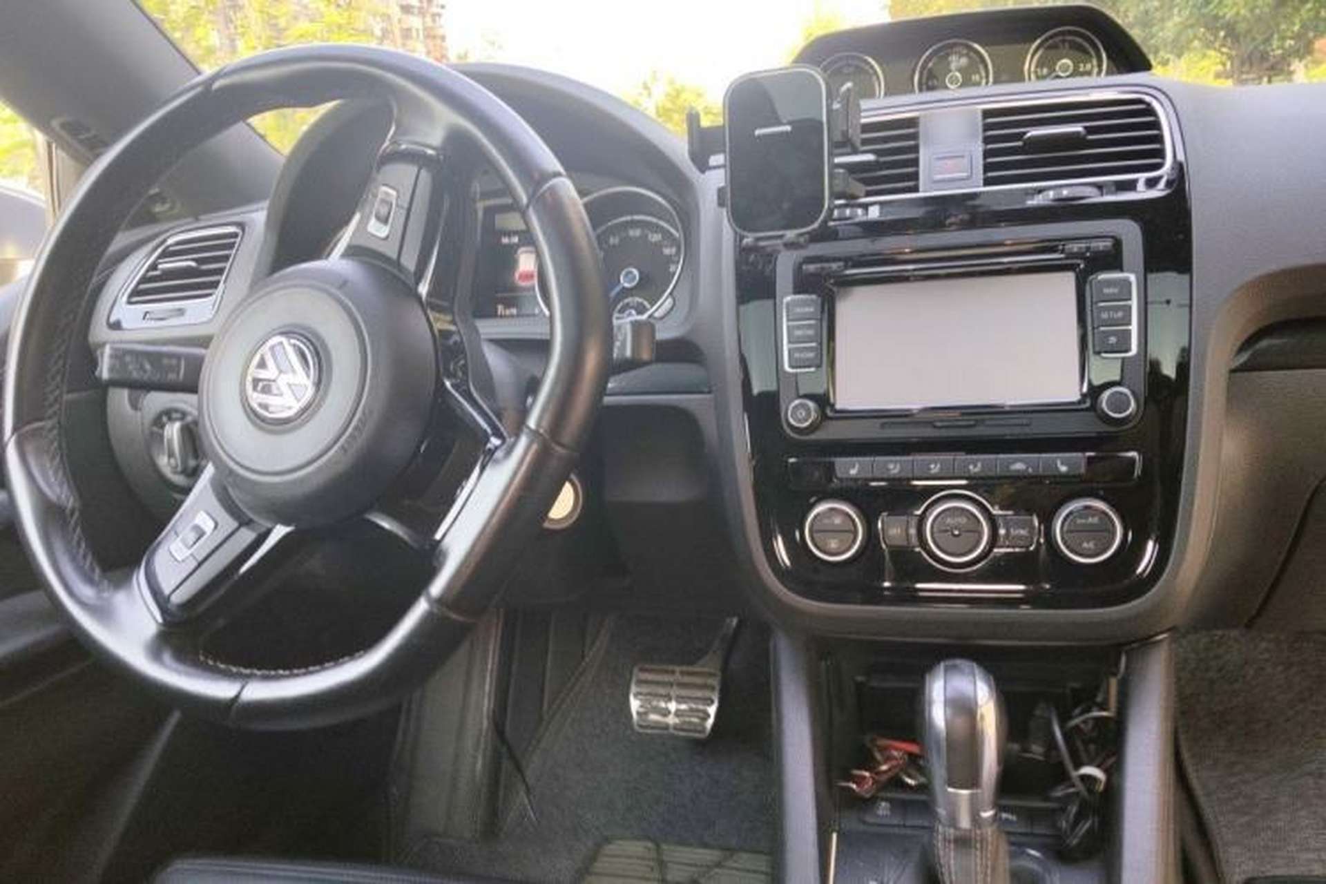 Used Volkswagen Scirocco 2015 R 2.0TSI Center Console
