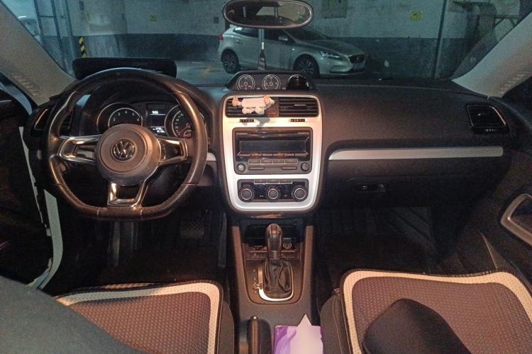 Used Volkswagen Scirocco 2015 1.4TSI Fashion Edition Center Console