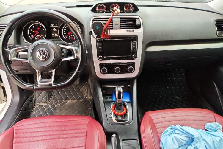 Used Volkswagen Scirocco 2015 1.4TSI Fashion Edition Center Console