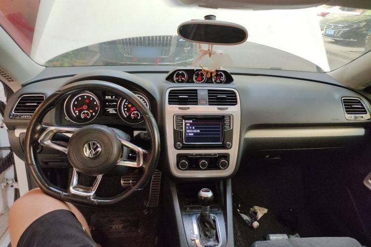 Used Volkswagen Scirocco 2015 1.4TSI Fashion Edition Center Console