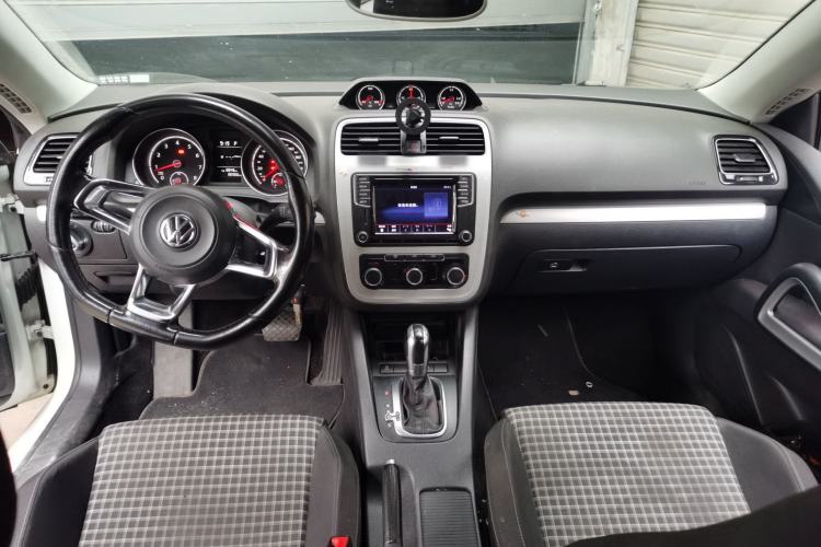 Used Volkswagen Scirocco 2015 1.4TSI Fashion Edition Center Console