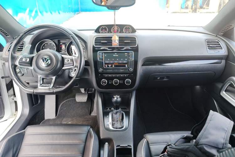 Used Volkswagen Scirocco 2015 2.0 TSI Luxury Edition Center Console