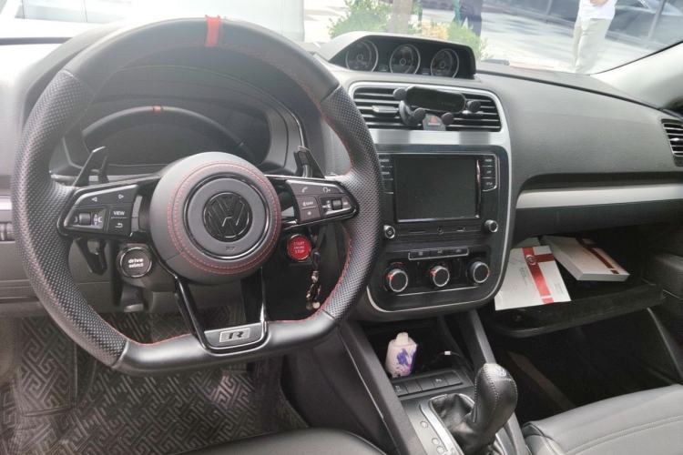 Used Volkswagen Scirocco 2015 1.4TSI Fashion Edition Center Console