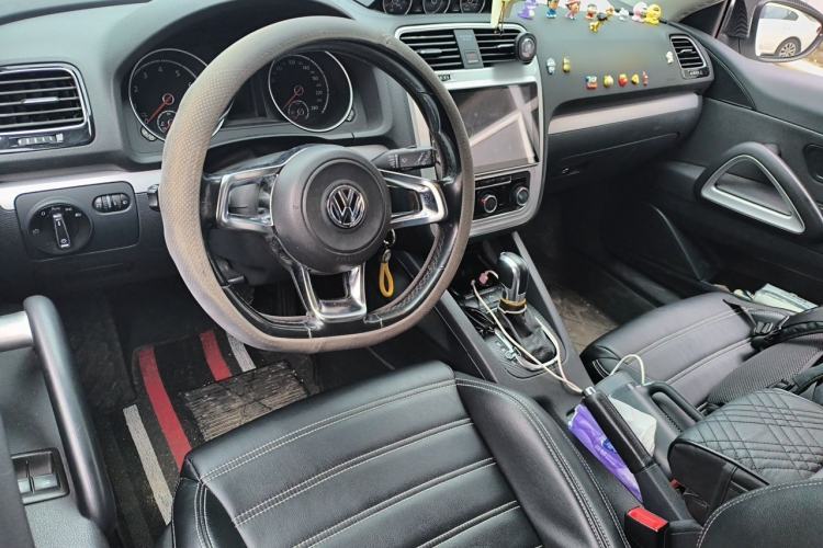 Used Volkswagen Scirocco 2015 1.4TSI Fashion Edition Center Console