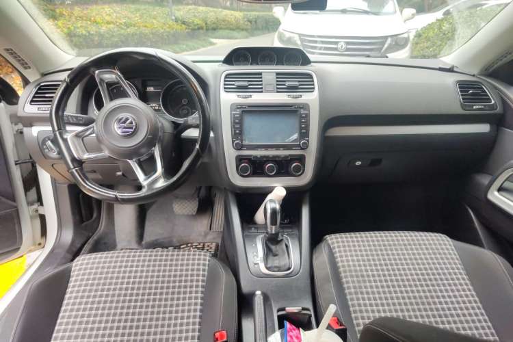 Used Volkswagen Scirocco 2015 1.4TSI Fashion Edition Center Console