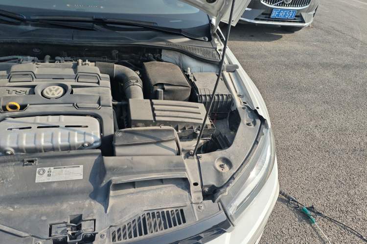 Used Volkswagen Scirocco 2015 1.4TSI Comfort Edition Engine Bay Left