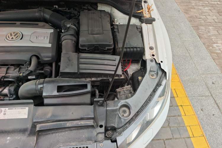Used Volkswagen Scirocco 2015 2.0 TSI Luxury Edition Engine Bay Left