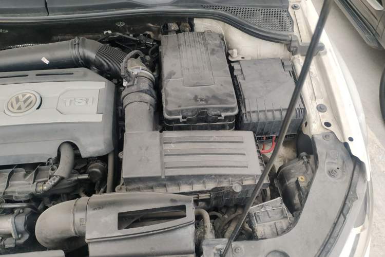 Used Volkswagen Scirocco 2015 2.0 TSI Luxury Edition Engine Bay Left