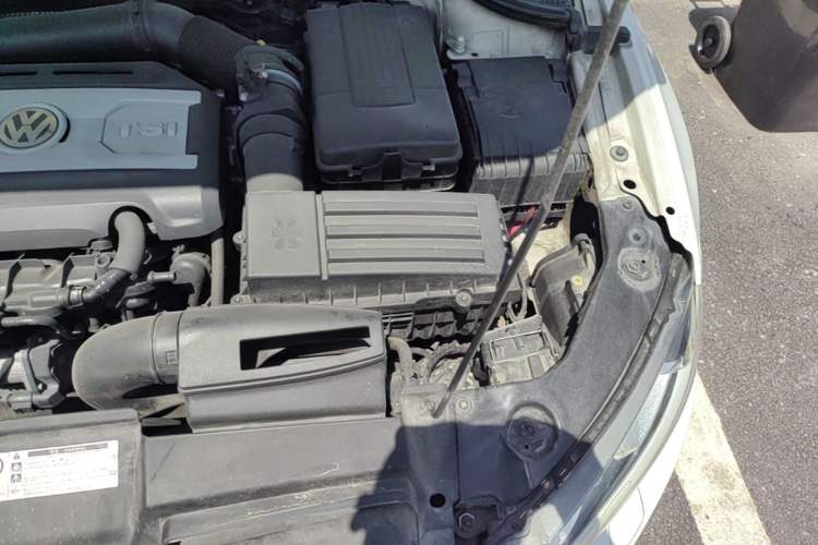 Used Volkswagen Scirocco 2015 2.0 TSI Luxury Edition Engine Bay Left