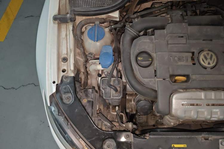 Used Volkswagen Scirocco 2015 1.4TSI Comfort Edition Engine Bay Right