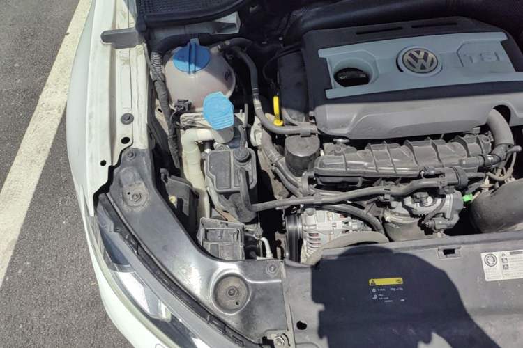 Used Volkswagen Scirocco 2015 2.0 TSI Luxury Edition Engine Bay Right