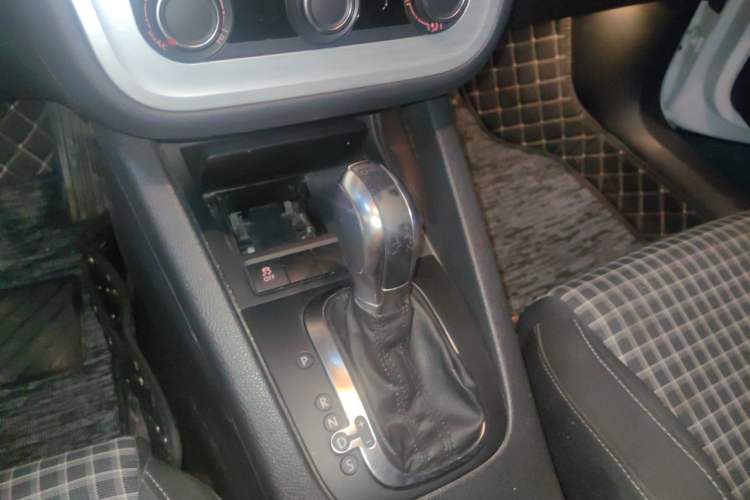 Used Volkswagen Scirocco 2015 1.4TSI Comfort Edition Gear Lever