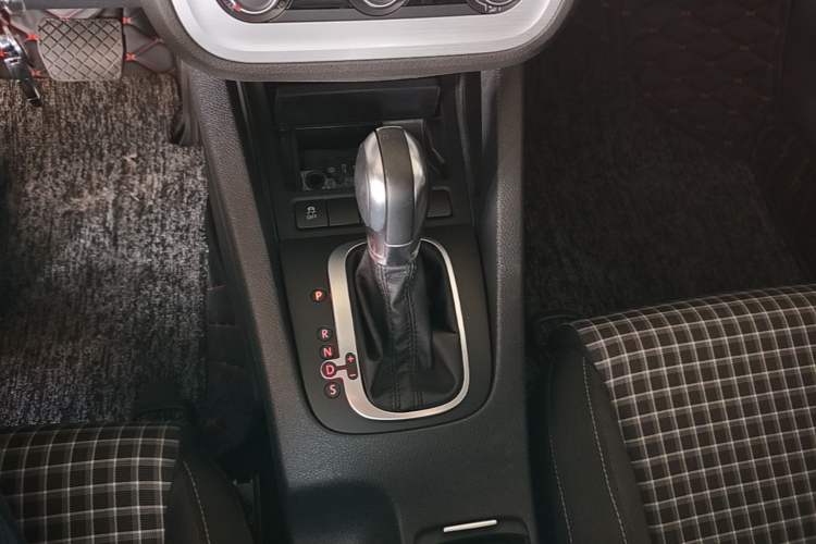 Used Volkswagen Scirocco 2015 1.4TSI Fashion Edition Gear Lever