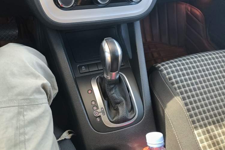 Used Volkswagen Scirocco 2015 1.4TSI Comfort Edition Gear Lever