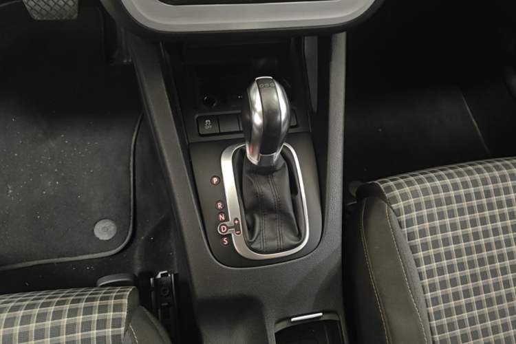Used Volkswagen Scirocco 2015 1.4TSI Comfort Edition Gear Lever