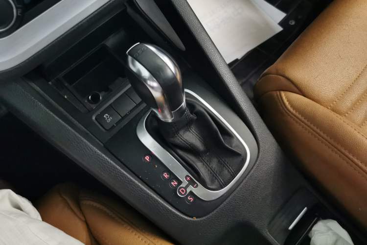 Used Volkswagen Scirocco 2015 1.4TSI Comfort Edition Gear Lever