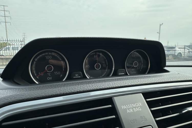Used Volkswagen Scirocco 2015 1.4TSI Comfort Edition Interior 4