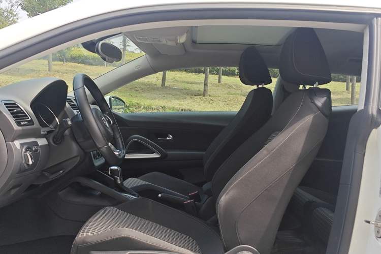 Used Volkswagen Scirocco 2015 1.4TSI Comfort Edition Interior 6