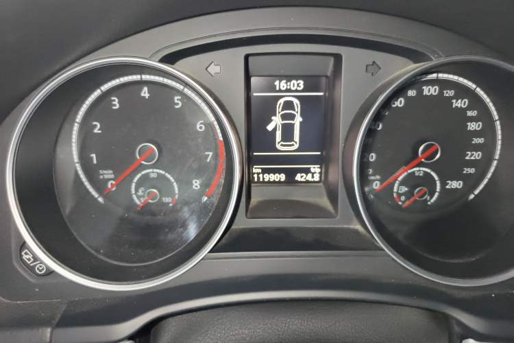 Used Volkswagen Scirocco 2015 1.4TSI Comfort Edition Odometer Close Up