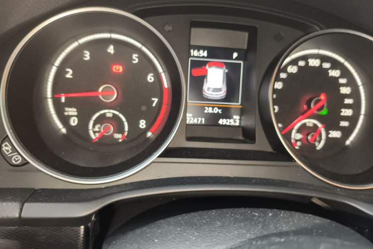 Used Volkswagen Scirocco 2015 2.0 TSI Luxury Edition Odometer Close Up