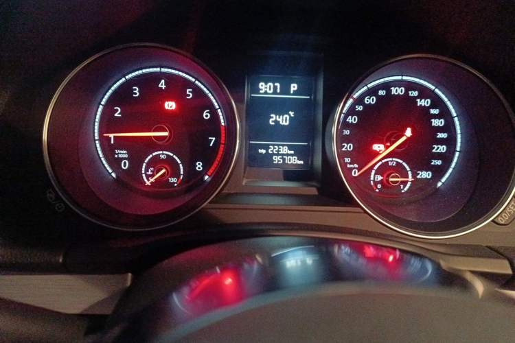 Used Volkswagen Scirocco 2015 1.4TSI Fashion Edition Odometer Close Up