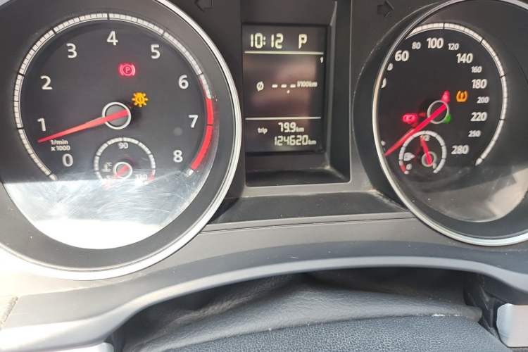 Used Volkswagen Scirocco 2015 1.4TSI Fashion Edition Odometer Close Up