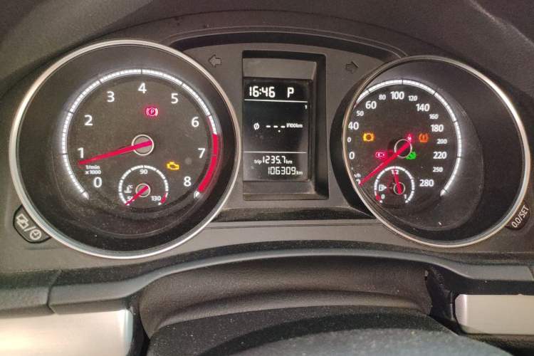Used Volkswagen Scirocco 2015 1.4TSI Fashion Edition Odometer Close Up