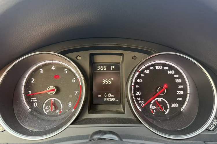 Used Volkswagen Scirocco 2015 1.4TSI Fashion Edition Odometer Close Up