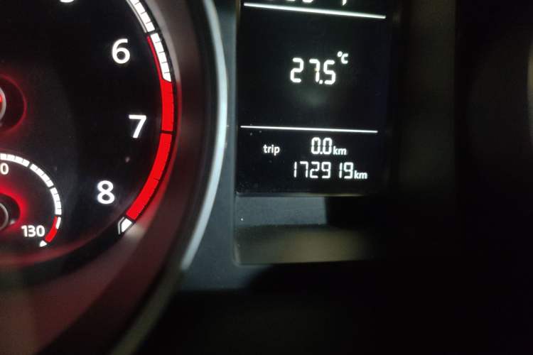 Used Volkswagen Scirocco 2015 1.4TSI Fashion Edition Odometer Close Up
