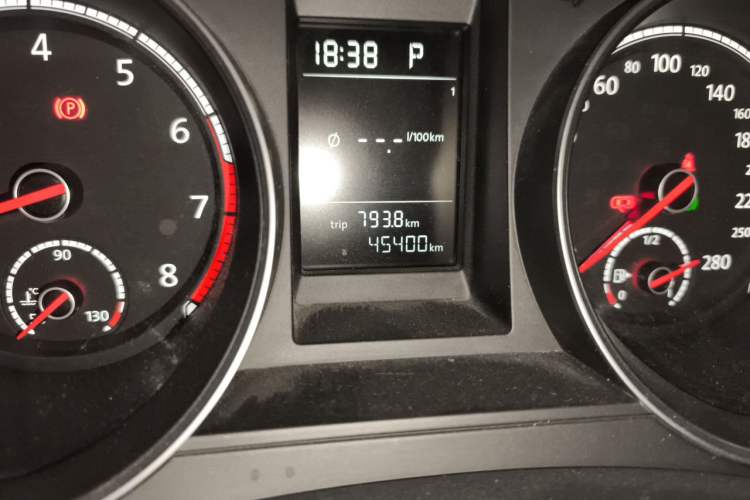 Used Volkswagen Scirocco 2015 1.4TSI Fashion Edition Odometer Close Up