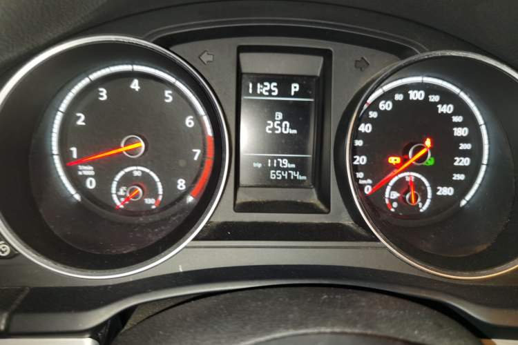 Used Volkswagen Scirocco 2015 1.4TSI Fashion Edition Odometer Close Up