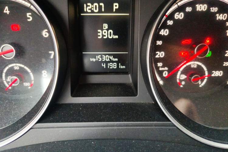 Used Volkswagen Scirocco 2015 1.4TSI Fashion Edition Odometer Close Up