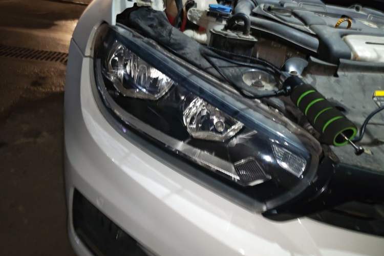 Used Volkswagen Scirocco 2015 1.4TSI Comfort Edition Right Front Headlight