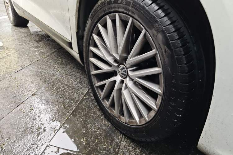 Used Volkswagen Scirocco 2015 2.0 TSI Luxury Edition Right Front Wheel Hub