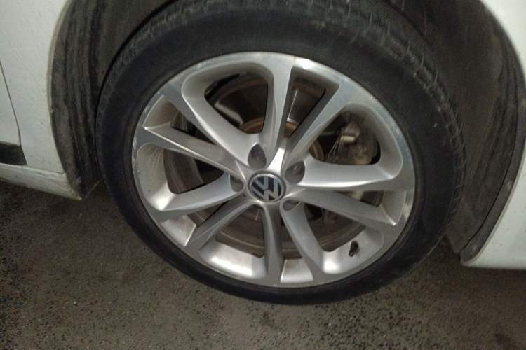 Used Volkswagen Scirocco 2015 1.4TSI Comfort Edition Right Front Wheel Hub