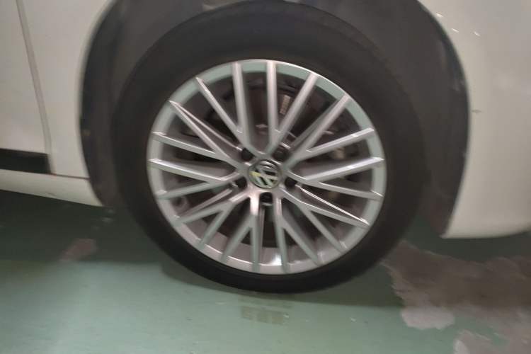 Used Volkswagen Scirocco 2015 2.0 TSI Luxury Edition Right Front Wheel Hub