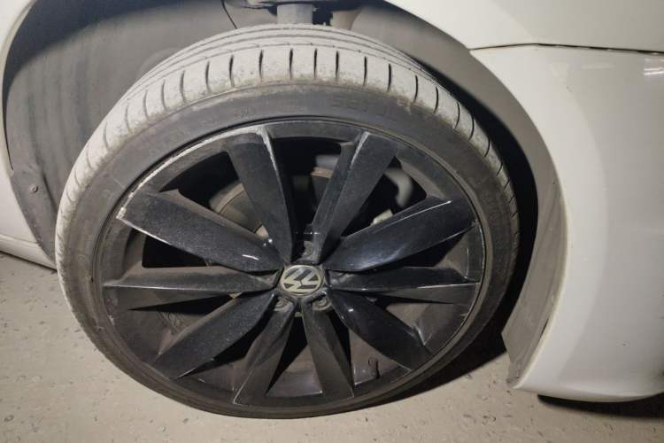 Used Volkswagen Scirocco 2015 1.4TSI Fashion Edition Right Front Wheel Hub