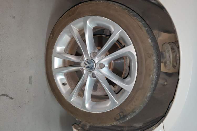 Used Volkswagen Scirocco 2015 1.4TSI Comfort Edition Right Front Wheel Hub