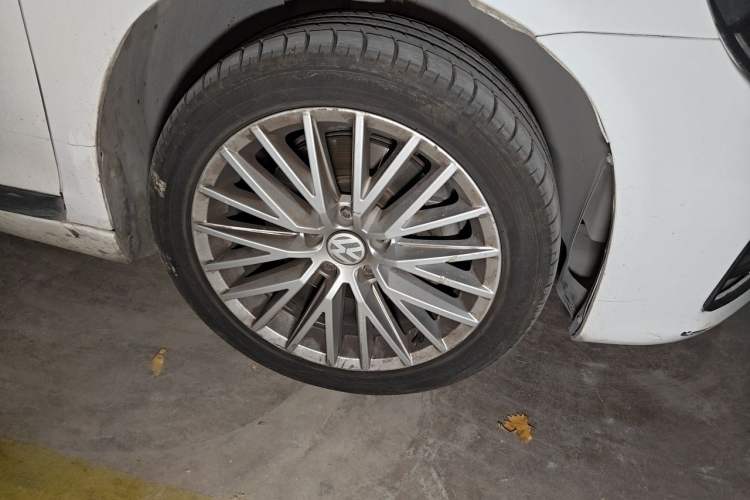 Used Volkswagen Scirocco 2015 2.0 TSI Luxury Edition Right Front Wheel Hub