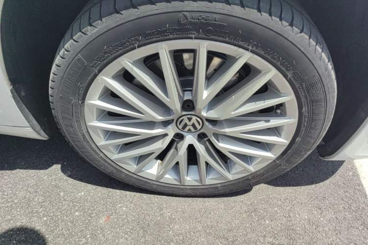 Used Volkswagen Scirocco 2015 2.0 TSI Luxury Edition Right Front Wheel Hub