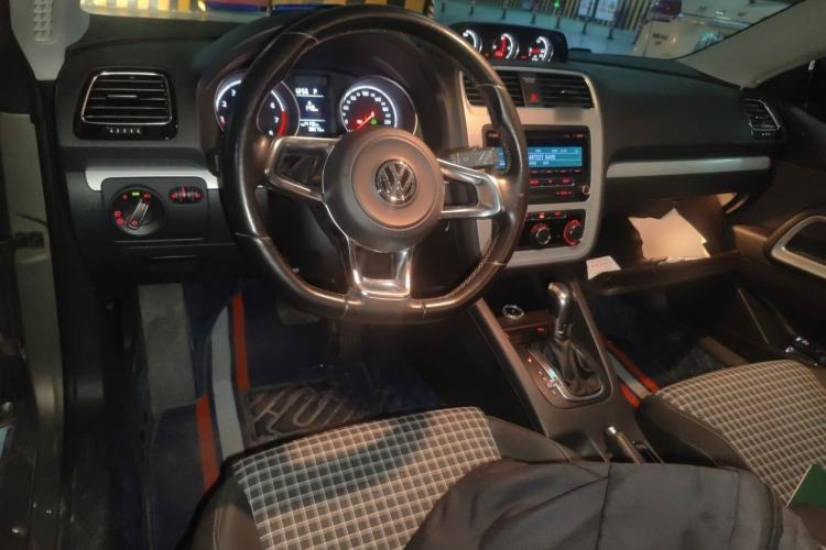 Used Volkswagen Scirocco 2015 1.4TSI Fashion Edition Center Console