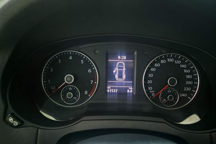 Used Volkswagen Sharan 2018 280TSI Enjoyment Model 7 Seats Odometer Close Up